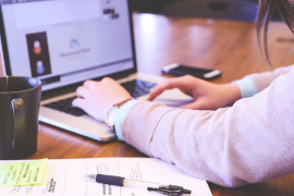 UOB acusa Educació de sobrecarregar els docents amb «burocràcia inútil»