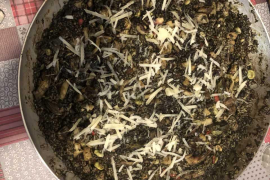 Arròs negre de sípia amb sobrassada i formatge