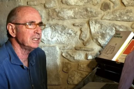 [VÍDEO] Lluís Llach versiona 'Un núvol blanc' per a recaptar fons contra el coronavirus