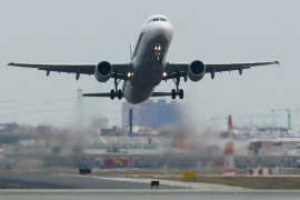 Les Balears recuperen freqüències aèries entre les illes i trajectes marítims amb la península.