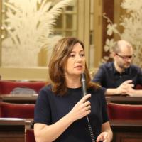 Armengol reclama bonificacions per als turistes de la Península que visiten les Balears