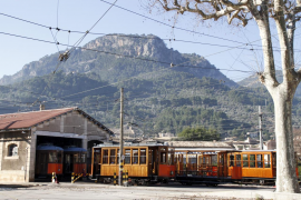 SOLLER - FERROCARRILES - EL CENTENARIO TREN DE SOLLER SE SOMETE A UNA EXHAUSTIVA PUESTA A PUNTO.