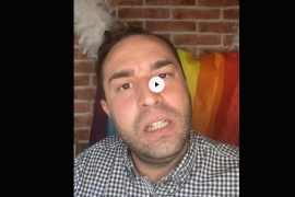 [VÍDEO] Un pare exigeix davant un jutge que un home no es pugui apropar al seu fill, perquè «com que és gai, el pot pertorbar»