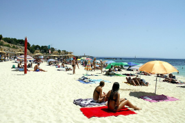 Calvià ha tancat aquest dissabte els accessos d'algunes platges per evitar superar l'aforament permès.