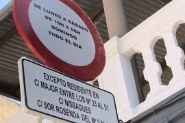 L'Ajuntament de Calvià incompleix la Llei i prescindeix del català en la nova retolació