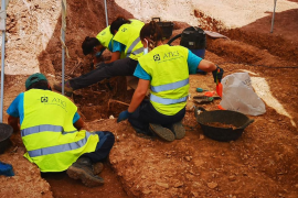 Apareixen les primeres restes de dones enterrades a Son Coletes