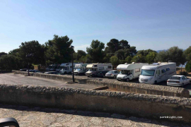 Alcúdia pren mesures contra la massificació i l'allau de caravanes a les platges