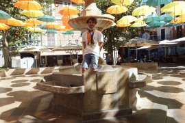 Joan Lluís Pons lluint medalles a l'Alameda.