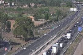 Les obres a l'autovia d'Inca provoquen un accident i coes quilomètriques