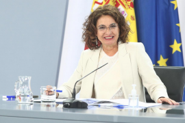 Montero no descarta legislar perquè els pares puguin cuidar dels seus fills «si no hi ha la cobertura adequada»