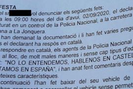 Agents de la policia espanyola a un ciutadà a la Jonquera: «háblenos en castellano que estamos en España»