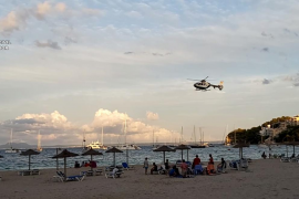 L'helicòpter de la Guàrdia Civil ha sobrevolat platges i places de Mallorca emetent missatges amb les restriccions.