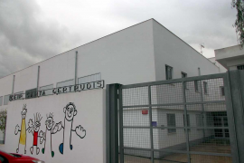 Una escola d'Eivissa no pot començar les classes de dos cursos per tenir un docent positiu i 13 aïllats