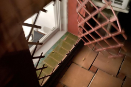 Els assaltants han forçat la reixa de la finestra del despatx de Boye.