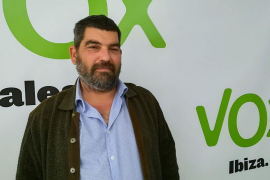 El portaveu de Vox al Consell lamenta haver-se trobat un sobre amb fems al seu despatx