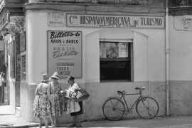 Flassaders acull la mostra 'Engranatges de la indústria turística a l'arxiu Planas: Dona, treball i Memòria'