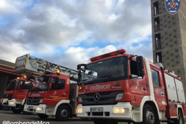 Els Bombers extingeixen un incendi en un hangar d'autobusos a Andratx