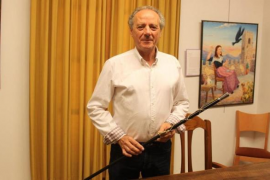 El batle de Petra multa amb més de 7.500 euros tres joves del poble a qui acusa de fer pintades antimonàrquiques