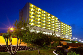 El GOB Menorca presenta un recurs contra la renovació de llicència de l'hotel Castell Playa