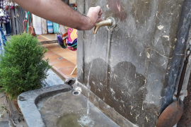 L'Ajuntament intal·la un nou grifó amb polsador a la font del carrer de sa Lluna