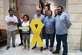 La Mesa del Parlament rechaza ordenar la retirada del lazo amarillo del balcÃ³n de MÃS
