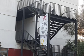 L'IES Felanitx fa retirar una pancarta en favor de la llibertat d'expressió, per pressió de Vox