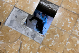 Apareix un forat a una de les aules de l'Escola d'Adults