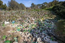 Vertido plastico en Felanitx