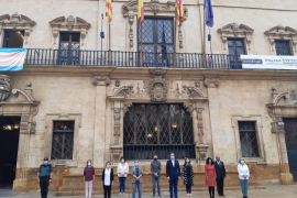 Minut de silenci a Cort per condemnar l'assasinat masclista d’Habibe Ismail Emin