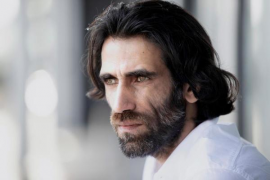 L'escriptor iranià Behrouz Boochani, guardonat amb el Premi Veu Lliure-PEN Català