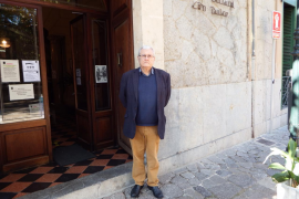 El president del GRES, Josep A. Morell, davant Can Dulce.