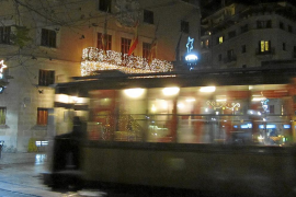 SOLLER - LUCES DE NAVIDAD EN LA PLAÇA DE LA CONSTITUCION DE SOLLER. ILUMINACION NAVIDEÑA.