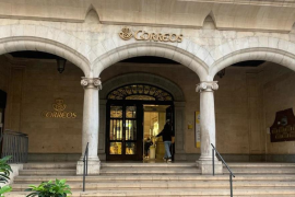 Un guàrdia de seguretat de l'oficina de Correus de Palma increpa un client: «tienes que hablarme en castellano»