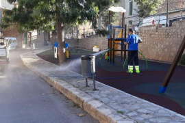 SOLLER. PARQUES Y JARDINES. Desinfecció dels parcs infantils.