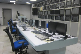 El debat ha estat seguit des de la tribuna de convidats per treballadors de l'antiga RTVV, que no han aplaudit la votació.