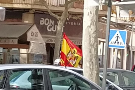 Continuen exhibint simbologia feixista pels carrers de Manacor, «a dues passes de la comissaria de policia»