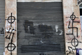 Ataquen el Casal Voltor Negre amb simbologia feixista