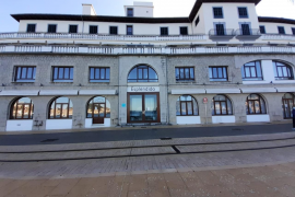 Els hotelers afronten una temporada sense data d’obertura