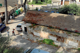 EL CONSISTORIO QUIERE CONSTRUIR UN NUEVO APARCAMIENTO EN EL PORT DE SOLLER .