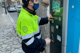 La màquina d'Andreu Coll amb la pantalla pintada.