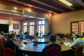 Els assistents a la reunió d’ahir sobre els aparcaments a la Sala Magna.