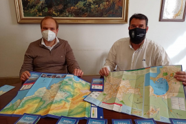Lluís Rullan i Sebastià Aguiló amb el nou mapa. Foto: I.C.