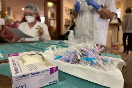 Arriben 200 vacunes de Pfizer per als majors de 80 anys