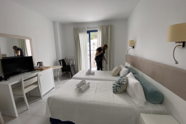 Els hotelers es preparen per rebre els primers turistes