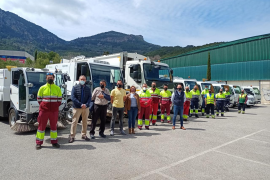 Carlos Simarro, Joan Ruiz, Carlos Darder i Xesqui Cortès amb els treballadors.