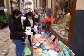 Cavall Verd anima a la lectura de llibres i, especialment, de contes infantils amb aquest mostrador.