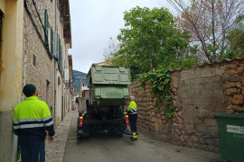 Els operaris recullen els fems a diari.