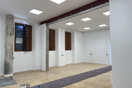 Queda col·locar una porta corredissa enmig.