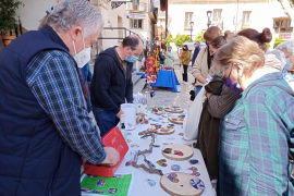 Amb la compra de les arracades fetes al Brasil també s’ajuda a Es Rebost.