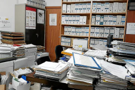 Molta documentació de l’Arxiu Municipal s’ha anat classificant i s’ha traslladat a Ses Escolàpies.